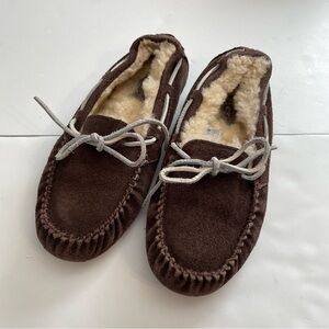 UGG Brown Sherpa Lined Fuzzy House Shoes Moccasin Style Slippers Size 5